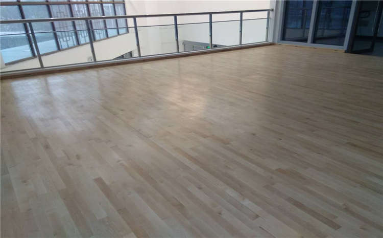 學(xué)校排球館木地板哪個(gè)牌子好？
